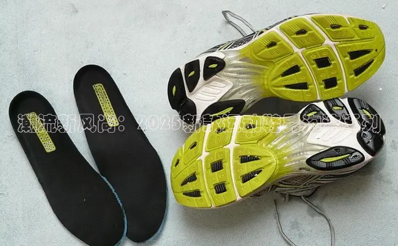 潮流新风尚：2025新款运动鞋男泡沫系列