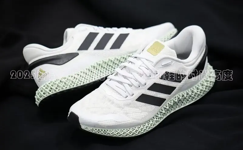 2025新款潮流趋势：厚底运动鞋的时尚高度