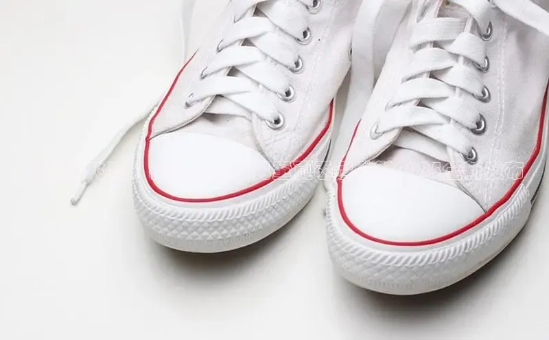 时尚的飞跃：新款小白鞋男童夏季运动鞋2025全新发布